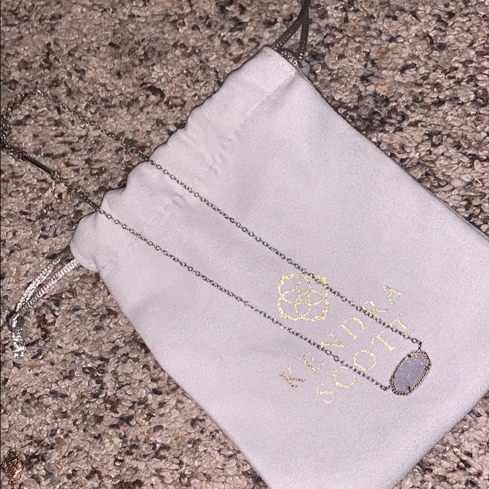 Kendra Scott necklace